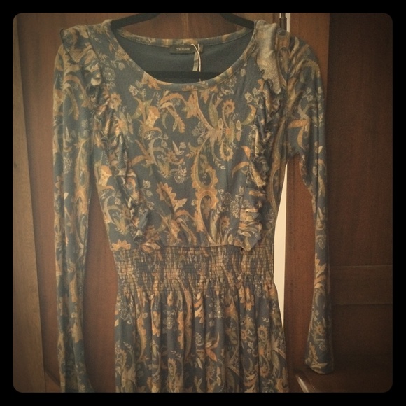 Cute long sleeve boutique dress.