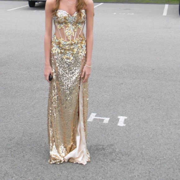 Dresses & Skirts - Gold Sequin Dress