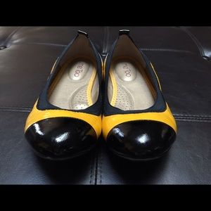 Me Too black and yellow flats 🐝