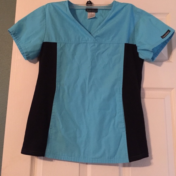 Cherokee scrub top