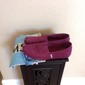 TOMS authentic Burgundy flats
