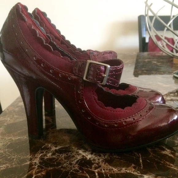 👠 Burgundy/Maroon High heels