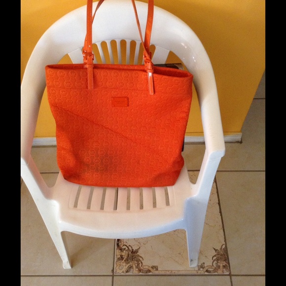 Micheal Kors monogram embossed Bag - Picture 2 of 2