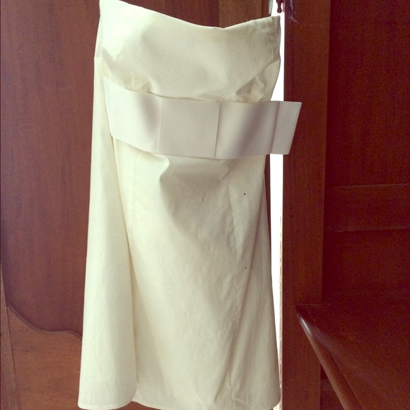 White boutique strapless dress