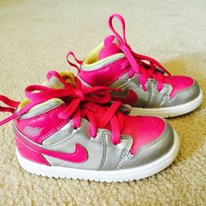 Toddler Nike shoes size 7