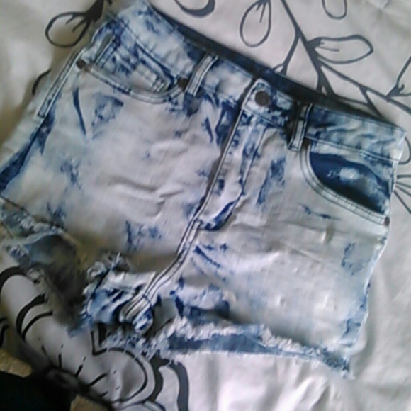 Distressed acids washed shorts