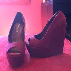 Purple velvet sz 7 wedges