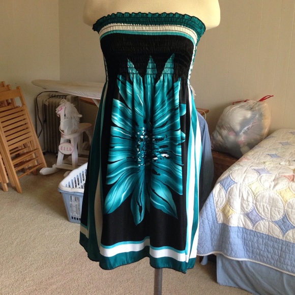 Julie's Closet Dresses & Skirts - Strapless dress