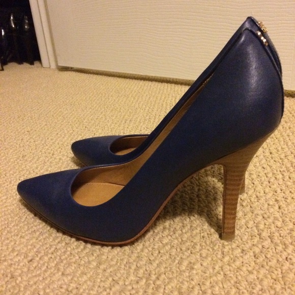Coach pumps