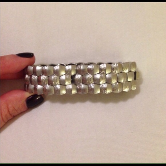 ✨SOLD!!✨lia Sophia silver stretch bracelet✨SOLD!!✨