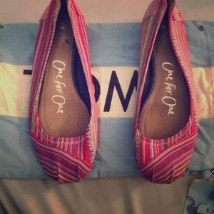 🌸beautiful multicolored Toms🌸