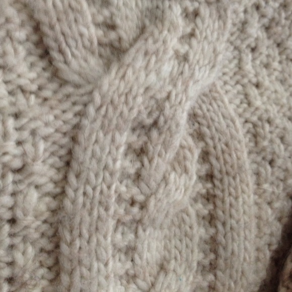 American Eagle Cable sweater in oat meal - Picture 2 of 4