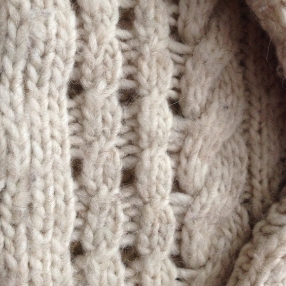 American Eagle Cable sweater in oat meal - Picture 4 of 4
