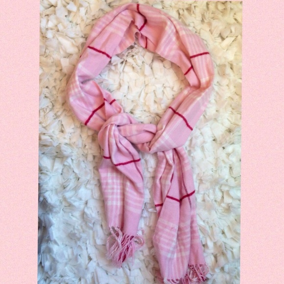 Beautiful pink scarf!