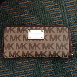 NEW PRICE Michael Kors Jet Set Continental Wallet