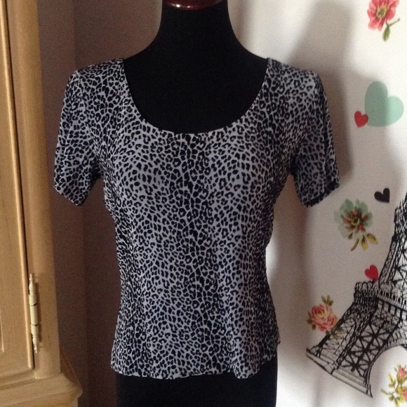 📢JUST REDUCED📢 Super soft top