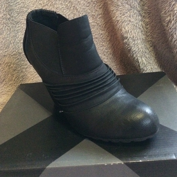 Bundle***Black and brown booties both size 8