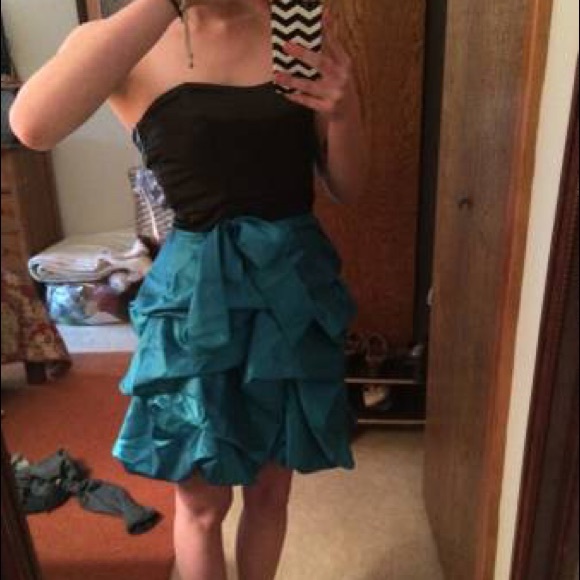 Party dress - Picture 2 of 2