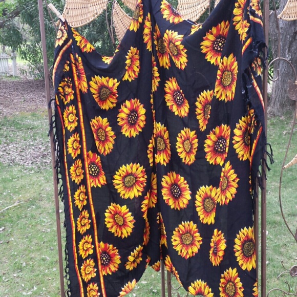 Sold in bundle @rodriguezm08  💛 NWOT 🌻 Sarong - Picture 4 of 4