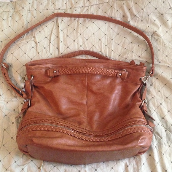 Chestnut colored faux leather F21 bag 😍