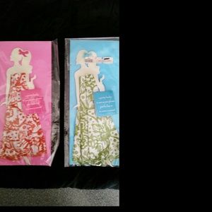 1 Handkerchief  package ,red or green