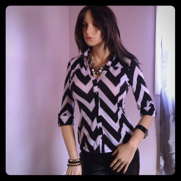 Chevron print black and white top with lace accent