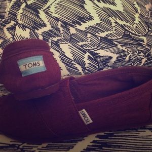 Maroon canvas Toms