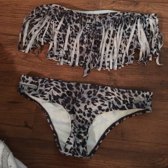 Fringe bikini - Picture 1 of 3