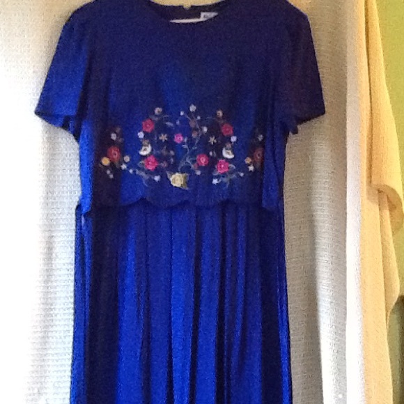 A blue style dress
