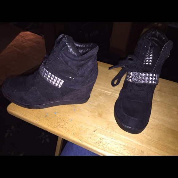 Studded sneaker wedge