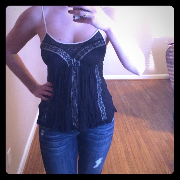 Flowy Lace-detailed Tank - Picture 1 of 3