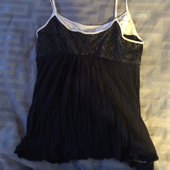Flowy Lace-detailed Tank - Picture 2 of 3