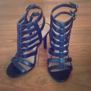 Black Strappy Heels 👠