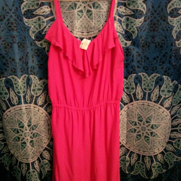 Hot pink mini dress w/ ruffle NWTO