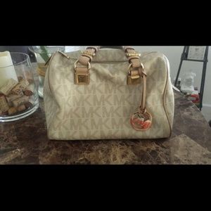 MICHAEL KORS HANDBAG