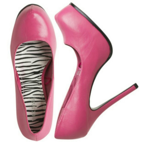 HOT hot pink pumps!