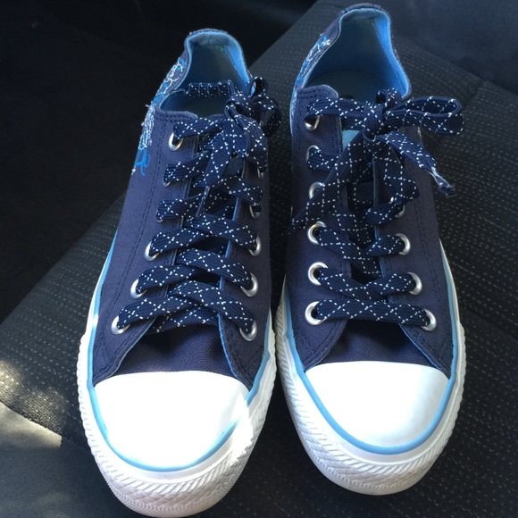 All ⭐️ Star flower decal Converse