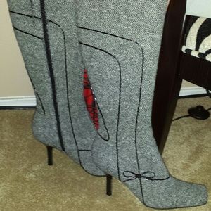 Miss goodie2boots w/ matching purse included FREE