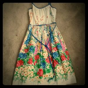 Awesome dress! Unfortunately its to small for me.