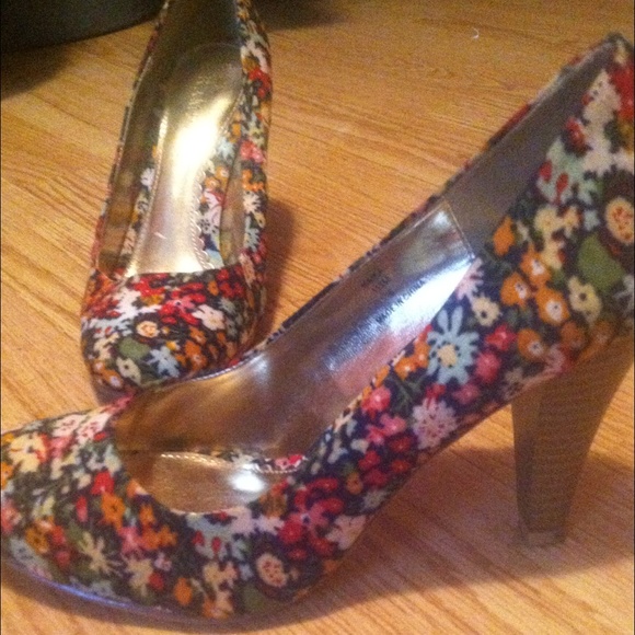 Rampage floral heels
