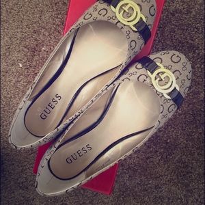Guess logo flats