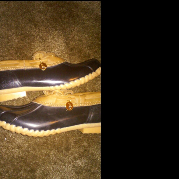 SOLD!!!!!! CUTE RAIN SHOES - Picture 2 of 4