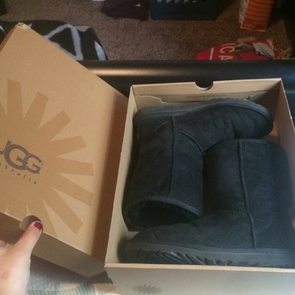 Black Uggs Size 6