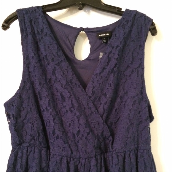 ❌sold❌NWT Torrid Navy lace wrap front dress size 0 - Picture 2 of 4