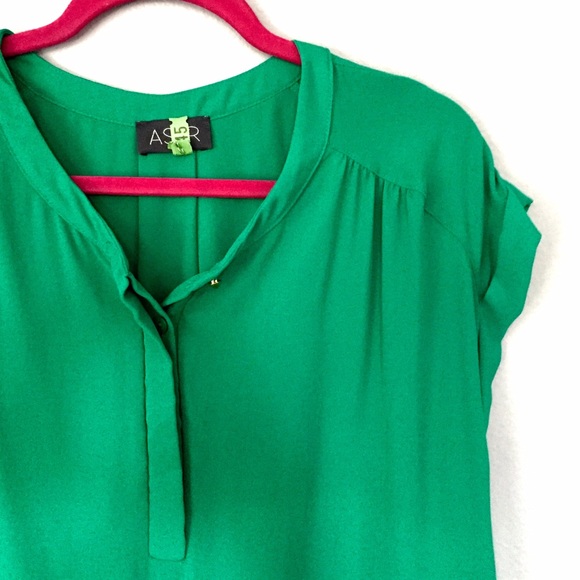 🚫SOLD🚫🎉ASTR Green Blouse