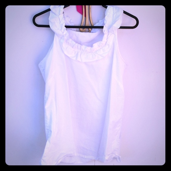 White ruffle collar sleeveless blouse