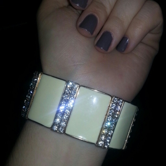 Cute Bracelet - Picture 2 of 3