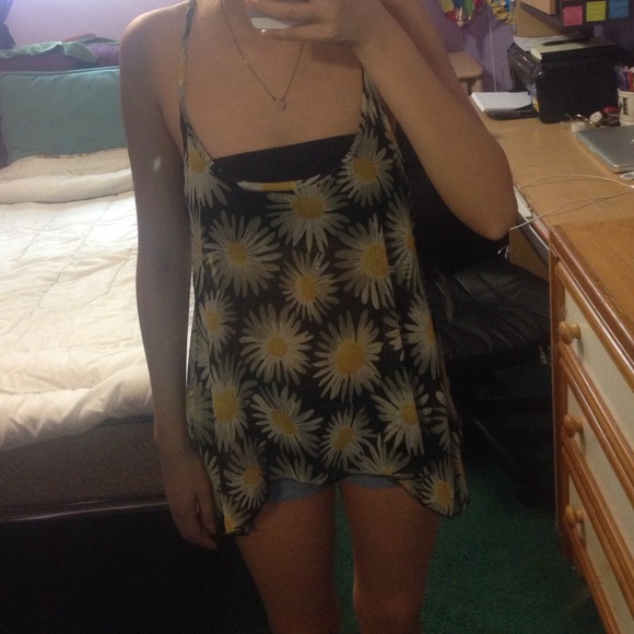 Daisy Low Back Tank - Picture 3 of 4