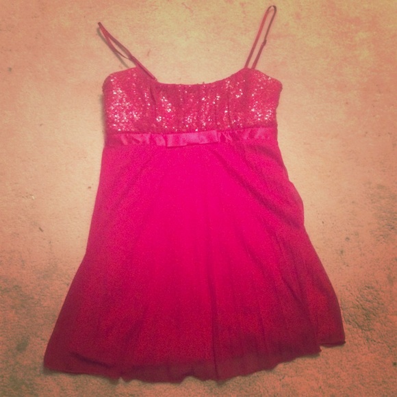 🔴 Red Sequin dressy tank top 🔴 - Picture 1 of 3