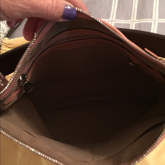 🚫SOLD🚫Louis Vuitton Selene Mahina Satchel - Picture 2 of 4